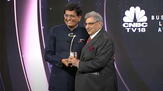 Dr. Cyrus Poonawalla receives Lifetime Achievement Award